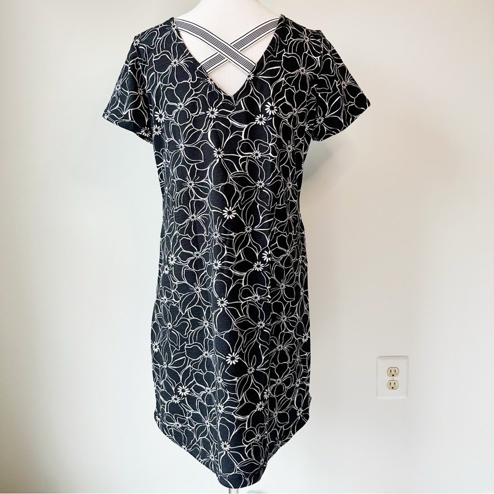 T by Talbot’s Women’s UPF 50 Black White Floral Cross Back Cozy Shift Dress, Med - Picture 5 of 16